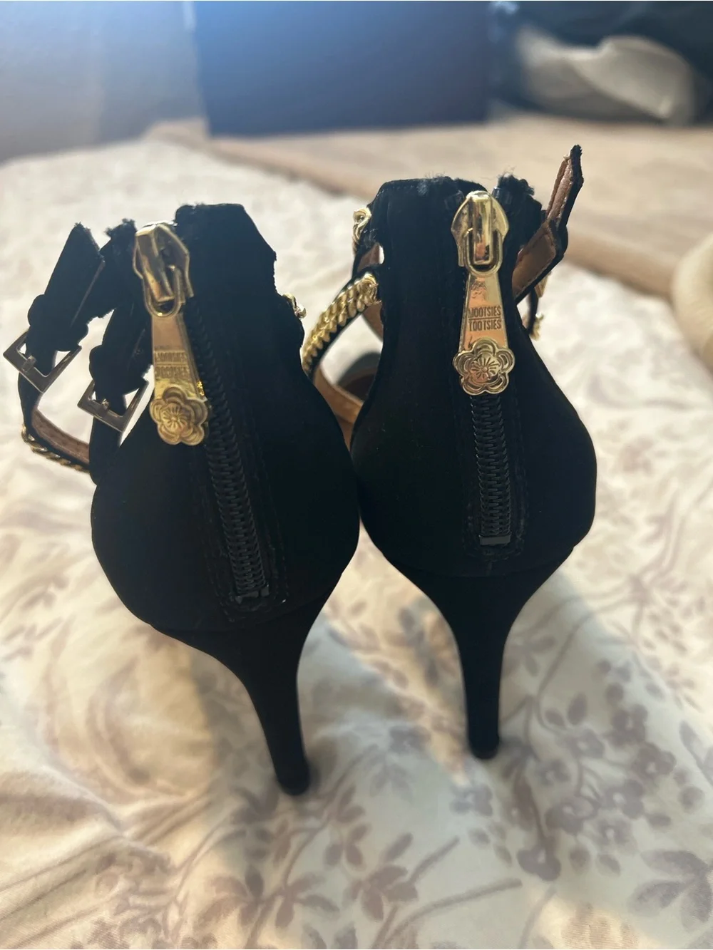 Mootsies Tootsies Black Pointed Toe Heels with Gold Chain Anklets